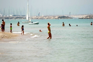 Αίθριος καιρός και άνοδος της θερμοκρασίας – Έως τους 38 βαθμούς Κελσίου (βίντεο)