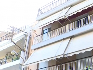 Περιστέρι: Νεκρή 17χρονη στο σπίτι της, έφερε μώλωπες - Αναζητείται ο σύντροφός της (βίντεο)