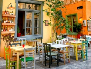 &Nu;&alpha;ύ&pi;&lambda;&iota;&omicron;: &Eta; &pi;&iota;&omicron; &laquo;&rho;&omicron;&mu;&alpha;&nu;&tau;&iota;&kappa;ή &pi;ό&lambda;&eta; &tau;&eta;&sigmaf; &Epsilon;&lambda;&lambda;ά&delta;&alpha;&sigmaf;&raquo; &sigma;&tau;&alpha; &mu;έ&sigma;&alpha; &kappa;&omicron;&iota;&nu;&omega;&nu;&iota;&kappa;ή&sigmaf; &delta;&iota;&kappa;&tau;ύ&omega;&sigma;&eta;&sigmaf;