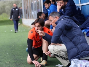 &Pi;ώ&sigmaf; &omicron; &Epsilon;&rho;&mu;ή&sigmaf; &Kappa;&iota;&beta;&epsilon;&rho;ί&omicron;&upsilon; &laquo;&pi;έ&tau;&alpha;&xi;&epsilon;&raquo; &sigma;&tau;&eta;&nu; 1&eta; &theta;έ&sigma;&eta; &kappa;&alpha;&iota; &laquo;&alpha;&gamma;&kappa;ά&lambda;&iota;&alpha;&sigma;&epsilon;&raquo; &tau;&omicron;&nu; &tau;ί&tau;&lambda;&omicron; (&epsilon;&iota;&kappa;ό&nu;&epsilon;&sigmaf;)