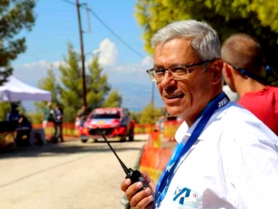 &Beta;&alpha;&rho;ύ &pi;έ&nu;&theta;&omicron;&sigmaf; &sigma;&epsilon; &Sigma;&chi;&omicron;ί&nu;&omicron; &kappa;&alpha;&iota; &Kappa;&omicron;&rho;&iota;&nu;&theta;ί&alpha; - &laquo;Έ&phi;&upsilon;&gamma;&epsilon;&raquo; &omicron; &gamma;&iota;&alpha;&tau;&rho;ό&sigmaf; &Nu;ί&kappa;&omicron;&sigmaf; &Pi;&alpha;&pi;&pi;ά&sigmaf;