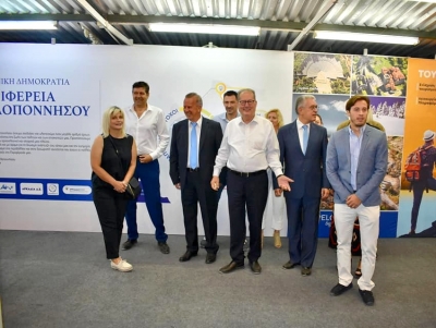 &Tau;&epsilon;&gamma;έ&alpha;: &laquo;&Mu;&alpha;&gamma;&nu;&eta;&tau;ί&zeta;&epsilon;&iota;&raquo; &xi;&alpha;&nu;ά &eta; &Pi;&alpha;&mu;&pi;&epsilon;&lambda;&omicron;&pi;&omicron;&nu;&nu;&eta;&sigma;&iota;&alpha;&kappa;ή έ&kappa;&theta;&epsilon;&sigma;&eta; &ndash; &Mu;&iota;&alpha; &epsilon;&beta;&delta;&omicron;&mu;ά&delta;&alpha; &pi;&alpha;&nu;&eta;&gamma;ύ&rho;&iota; &mu;&epsilon; &pi;&lambda;&omicron;ύ&sigma;&iota;&omicron; &pi;&rho;ό&gamma;&rho;&alpha;&mu;&mu;&alpha; &epsilon;&kappa;&delta;&eta;&lambda;ώ&sigma;&epsilon;&omega;&nu; &kappa;&alpha;&iota; έ&kappa;&theta;&epsilon;&sigma;&eta; &pi;&rho;&omicron;ϊό&nu;&tau;&omega;&nu; (&epsilon;&iota;&kappa;ό&nu;&epsilon;&sigmaf;)