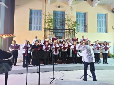 &Nu;&alpha;ύ&pi;&lambda;&iota;&omicron;: &Sigma;&upsilon;&nu;ά&nu;&tau;&eta;&sigma;&eta; &chi;&omicron;&rho;&omega;&delta;&iota;ώ&nu; &gamma;&iota;&alpha; 5&eta; &phi;&omicron;&rho;ά &mu;&epsilon; ό&mu;&omicron;&rho;&phi;&eta; &sigma;&upsilon;&nu;&alpha;&upsilon;&lambda;ί&alpha; (&epsilon;&iota;&kappa;ό&nu;&epsilon;&sigmaf;)