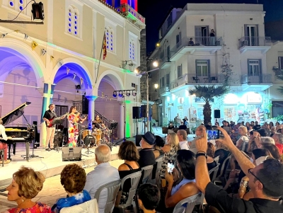 &Eta; &epsilon;&pi;&iota;&tau;&upsilon;&chi;ί&alpha; &tau;&omicron;&upsilon; 31&omicron;&upsilon; &Phi;&epsilon;&sigma;&tau;&iota;&beta;ά&lambda; &Nu;&alpha;&upsilon;&pi;&lambda;ί&omicron;&upsilon; &gamma;έ&mu;&iota;&sigma;&epsilon; ό&lambda;&omicron;&upsilon;&sigmaf; &epsilon;&upsilon;&theta;ύ&nu;&epsilon;&sigmaf; &gamma;&iota;&alpha; &tau;&omicron; &mu;έ&lambda;&lambda;&omicron;&nu; (&epsilon;&iota;&kappa;ό&nu;&epsilon;&sigmaf;)