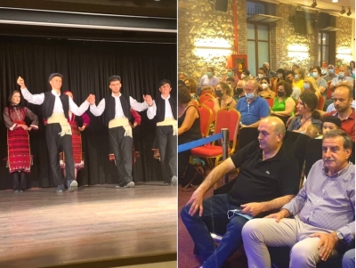 &Delta;&epsilon;&nu; &tau;&omicron;&upsilon;&sigmaf; &pi;&tau;ό&eta;&sigma;&epsilon; &eta; &beta;&rho;&omicron;&chi;ή, &pi;&lambda;ή&theta;&omicron;&sigmaf; &kappa;ό&sigma;&mu;&omicron;&upsilon; &sigma;&tau;&eta;&nu; &pi;&alpha;&rho;ά&sigma;&tau;&alpha;&sigma;&eta; &laquo;&Alpha;&pi;ό &tau;&omicron; &chi;&omicron;&rho;&omicron;&sigma;&tau;ά&sigma;&iota; &sigma;&tau;&eta; &sigma;&kappa;&eta;&nu;ή&raquo; (&epsilon;&iota;&kappa;ό&nu;&epsilon;&sigmaf;)