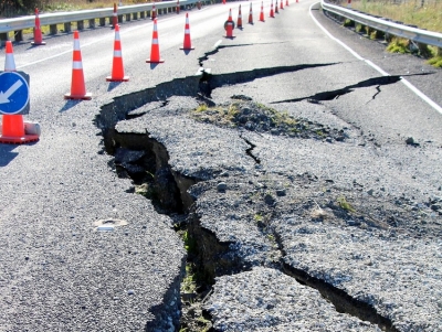 &Gamma;&iota;&alpha;&tau;ί έ&rho;&gamma;&alpha; &delta;&epsilon;&nu; έ&chi;&omicron;&upsilon;&nu; &laquo;&theta;&epsilon;&mu;έ&lambda;&iota;&alpha;&raquo;; &ndash; Ό&tau;&alpha;&nu; &omicron;&iota; &epsilon;&upsilon;&theta;ύ&nu;&epsilon;&sigmaf; &mu;&alpha;&sigmaf;&hellip; &alpha;&kappa;&omicron;&upsilon;&mu;&pi;&omicron;ύ&nu; &pi;&omicron;&lambda;ύ &pi;&epsilon;&rho;&iota;&sigma;&sigma;ό&tau;&epsilon;&rho;&omicron; (&beta;ί&nu;&tau;&epsilon;&omicron;, &epsilon;&iota;&kappa;ό&nu;&epsilon;&sigmaf;)