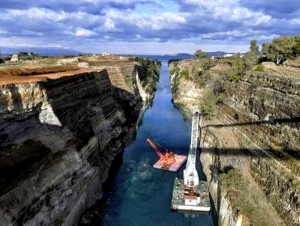 Όλα καλά με τη Διώρυγα της Κορίνθου, λειτουργεί κανονικά (βίντεο, εικόνες)