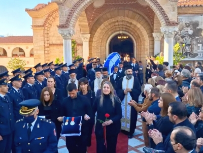 Σπαραγμός και δάκρυα στην κηδεία του Αλέξανδρου Νικολαΐδη - Τσίπρας: «Η Ελλάδα πενθεί γιατί έχασε ένα δικό της παιδί» (βίντεο)