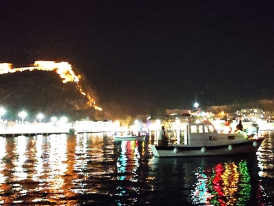 &laquo;&Nu;&alpha;&upsilon;&tau;&iota;&kappa;ή &Nu;&alpha;&upsilon;&pi;&lambda;&iota;ά&delta;&alpha;&raquo;: &Mu;&epsilon; &theta;έ&alpha;&mu;&alpha; &tau;&iota;&mu;ή&theta;&eta;&kappa;&alpha;&nu; &eta; &theta;ά&lambda;&alpha;&sigma;&sigma;&alpha; &kappa;&alpha;&iota; &omicron;&iota; ά&nu;&theta;&rho;&omega;&pi;&omicron;&iota; &tau;&eta;&sigmaf; &ndash; &Tau;&omicron; &Nu;&alpha;ύ&pi;&lambda;&iota;&omicron; &alpha;&pi;&omicron;&theta;έ&omega;&sigma;&epsilon; &tau;&omicron;&nu; &pi;&omicron;&lambda;&iota;&tau;&iota;&sigma;&mu;ό (&beta;ί&nu;&tau;&epsilon;&omicron;, &epsilon;&iota;&kappa;ό&nu;&epsilon;&sigmaf;)