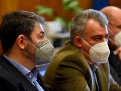 &Gamma;&epsilon;&nu;έ&theta;&lambda;&iota;&alpha; &Pi;&omicron;&upsilon;&lambda;ά &sigma;&tau;&eta; &Beta;&omicron;&upsilon;&lambda;ή &kappa;&alpha;&iota; &laquo;&beta;&omicron;&lambda;έ&sigmaf;&raquo; &sigma;&tau;&eta;&nu; &kappa;&upsilon;&beta;έ&rho;&nu;&eta;&sigma;&eta; &gamma;&iota;&alpha; &tau;&eta;&nu; &kappa;&tau;&eta;&nu;&omicron;&tau;&rho;&omicron;&phi;ί&alpha; (&beta;ί&nu;&tau;&epsilon;&omicron;, &epsilon;&iota;&kappa;ό&nu;&epsilon;&sigmaf;)