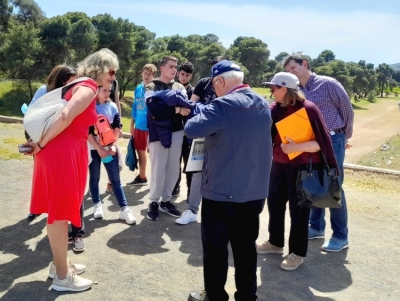 &Xi;&epsilon;&nu;ά&gamma;&eta;&sigma;&eta; &sigma;&tau;&omicron;&upsilon;&sigmaf; &mu;&alpha;&theta;&eta;&tau;έ&sigmaf; &tau;&omicron;&upsilon; &Gamma;&Epsilon;&Lambda; &Lambda;&upsilon;&gamma;&omicron;&upsilon;&rho;&iota;&omicron;ύ &sigma;&tau;&omicron; &Alpha;&sigma;&kappa;&lambda;&eta;&pi;&iota;&epsilon;ί&omicron; &Epsilon;&pi;&iota;&delta;&alpha;ύ&rho;&omicron;&upsilon;