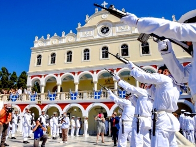 &Delta;&epsilon;&kappa;&alpha;&pi;&epsilon;&nu;&tau;&alpha;ύ&gamma;&omicron;&upsilon;&sigma;&tau;&omicron;&sigmaf;: &Tau;&alpha; &mu;&eta;&nu;ύ&mu;&alpha;&tau;&alpha; &tau;&eta;&sigmaf; &pi;&omicron;&lambda;&iota;&tau;&iota;&kappa;ή&sigmaf; &kappa;&alpha;&iota; &pi;&omicron;&lambda;&iota;&tau;&epsilon;&iota;&alpha;&kappa;ή&sigmaf; &eta;&gamma;&epsilon;&sigma;ί&alpha;&sigmaf; &ndash; &Sigma;&tau;&eta;&nu; &Tau;ή&nu;&omicron; &omicron; &Pi;&rho;&omega;&theta;&upsilon;&pi;&omicron;&upsilon;&rho;&gamma;ό&sigmaf; (&beta;ί&nu;&tau;&epsilon;&omicron;)