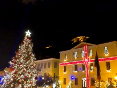 &Omicron; &Theta;&epsilon;&omicron;&phi;ά&nu;&omicron;&upsilon;&sigmaf; &delta;&epsilon;&nu; ή&rho;&theta;&epsilon;, &tau;&alpha; &epsilon;&rho;&omega;&tau;ή&mu;&alpha;&tau;&alpha; &pi;&alpha;&rho;&alpha;&mu;έ&nu;&omicron;&upsilon;&nu; &kappa;&alpha;&iota; &epsilon;ί&nu;&alpha;&iota; &sigma;&upsilon;&gamma;&kappa;&epsilon;&kappa;&rho;&iota;&mu;έ&nu;&alpha; (&beta;ί&nu;&tau;&epsilon;&omicron;, &epsilon;&iota;&kappa;ό&nu;&alpha;)