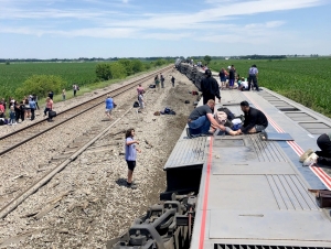 &Eta;&Pi;&Alpha;: &Epsilon;&kappa;&tau;&rho;&omicron;&chi;&iota;&alpha;&sigma;&mu;ό&sigmaf; &tau;&rho;έ&nu;&omicron;&upsilon; &sigma;&tau;&omicron; &Mu;&iota;&zeta;&omicron;ύ&rho;&iota;- &Tau;&omicron;&upsilon;&lambda;ά&chi;&iota;&sigma;&tau;&omicron;&nu; 3 &nu;&epsilon;&kappa;&rho;&omicron;ί, &delta;&epsilon;&kappa;ά&delta;&epsilon;&sigmaf; &tau;&rho;&alpha;&upsilon;&mu;&alpha;&tau;ί&epsilon;&sigmaf; (&beta;ί&nu;&tau;&epsilon;&omicron;, &epsilon;&iota;&kappa;ό&nu;&epsilon;&sigmaf;)