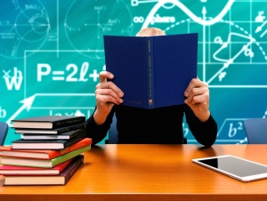 &Eta; &alpha;&xi;ί&alpha; &tau;&eta;&sigmaf; &epsilon;&kappa;&pi;&alpha;ί&delta;&epsilon;&upsilon;&sigma;&eta;&sigmaf; &sigma;&tau;&alpha; ά&tau;&omicron;&mu;&alpha; &kappa;&alpha;&iota; &sigma;&tau;&eta;&nu; &kappa;&omicron;&iota;&nu;&omega;&nu;ί&alpha; &mu;έ&sigma;&alpha; &alpha;&pi;ό &alpha;&pi;&omicron;&phi;&theta;έ&gamma;&mu;&alpha;&tau;&alpha;