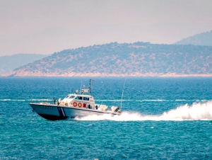 Ψάρευαν με κλεμμένο σκάφος - Συλλήψεις από το Λιμενικό Παλαιάς Επιδαύρου