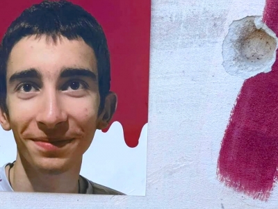 Ό&tau;&alpha;&nu; &eta; &kappa;&omicron;&iota;&nu;&omega;&nu;&iota;&kappa;ή &alpha;&pi;&omicron;&kappa;&tau;ή&nu;&omega;&sigma;&eta; &pi;&alpha;&tau;ά&epsilon;&iota; &tau;&eta; &sigma;&kappa;&alpha;&nu;&delta;ά&lambda;&eta; &ndash; &Tau;&omicron; &tau;&rho;&alpha;&gamma;&iota;&kappa;ό &tau;έ&lambda;&omicron;&sigmaf; &tau;&eta;&sigmaf; &alpha;&nu;&theta;&rho;&omega;&pi;&iota;ά&sigmaf; &sigma;&epsilon; έ&nu;&alpha;&nu; &kappa;ό&sigma;&mu;&omicron; &beta;ί&alpha;&sigmaf; (&beta;ί&nu;&tau;&epsilon;&omicron;, &epsilon;&iota;&kappa;ό&nu;&alpha;)
