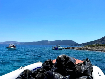 Ερμιονίδα: Εθελοντικός καθαρισμός με τη βοήθεια σκαφών (εικόνες)