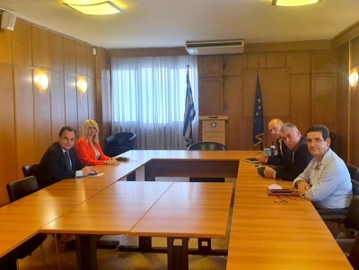 &Sigma;&upsilon;&nu;ά&nu;&tau;&eta;&sigma;&eta; &Pi;&omicron;&upsilon;&lambda;ά-&Gamma;&epsilon;&omega;&rho;&gamma;&alpha;&nu;&tau;ά: &Epsilon;&pi;ί &tau;ά&pi;&eta;&tau;&omicron;&sigmaf; &tau;&alpha; &pi;&rho;&omicron;&beta;&lambda;ή&mu;&alpha;&tau;&alpha; &tau;&omega;&nu; &alpha;&gamma;&rho;&omicron;&tau;ώ&nu; (&epsilon;&iota;&kappa;ό&nu;&alpha;)