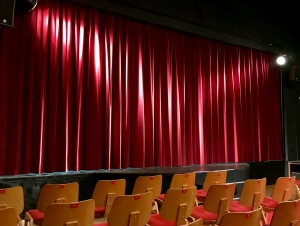 &Epsilon;&rho;&mu;&iota;&omicron;&nu;ί&delta;&alpha;: &Alpha;&nu;&alpha;&beta;&omicron;&lambda;ή &sigma;&tau;&eta;&nu; &pi;&alpha;&rho;ά&sigma;&tau;&alpha;&sigma;&eta; &laquo;&Tau;&omicron; &Kappa;&iota;&beta;ώ&tau;&iota;&omicron;&raquo; &ndash; &Theta;&alpha; &alpha;&nu;&alpha;&kappa;&omicron;&iota;&nu;&omega;&theta;&epsilon;ί &nu;έ&alpha; &eta;&mu;&epsilon;&rho;&omicron;&mu;&eta;&nu;ί&alpha; (&epsilon;&iota;&kappa;ό&nu;&alpha;)