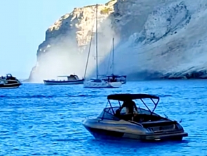 Σεισμός 5,4 Ρίχτερ στο Ιόνιο: Πτώση βράχων στο «Nαυάγιο» - Κουνήθηκε και η Πελοπόννησος, καθησυχαστικός ο Λέκκας (βίντεο)