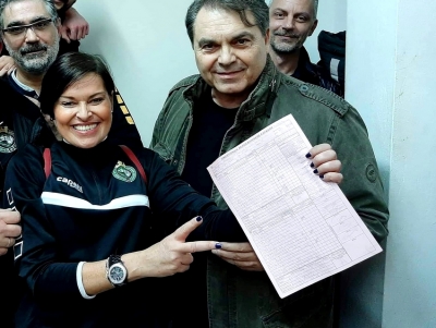 &Theta;&rho;ή&nu;&omicron;&sigmaf; &sigma;&tau;&omicron;&nu; &Delta;&iota;&omicron;&mu;ή&delta;&eta; Ά&rho;&gamma;&omicron;&upsilon;&sigmaf; &gamma;&iota;&alpha; &tau;&omicron;&nu; &theta;ά&nu;&alpha;&tau;&omicron; &tau;&eta;&sigmaf; &Lambda;έ&nu;&alpha;&sigmaf; &Pi;&epsilon;&tau;&rho;ά&kappa;&eta; &ndash; &laquo;Έ&sigma;&beta;&eta;&sigma;&epsilon;&raquo; &kappa;&alpha;&theta;' &omicron;&delta;ό&nu; &gamma;&iota;&alpha; &alpha;&gamma;ώ&nu;&alpha; &sigma;&tau;&eta;&nu; &Alpha;&theta;ή&nu;&alpha; (&epsilon;&iota;&kappa;ό&nu;&epsilon;&sigmaf;)