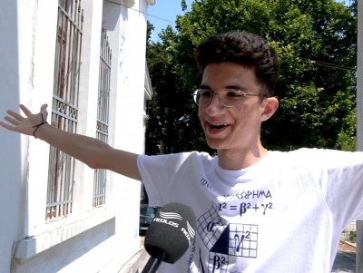 &Pi;&alpha;&nu;&epsilon;&lambda;&lambda;ή&nu;&iota;&epsilon;&sigmaf; 2022: &Iota;&rho;&alpha;&nu;ό&sigmaf; &pi;&rho;ό&sigma;&phi;&upsilon;&gamma;&alpha;&sigmaf; ή&rho;&theta;&epsilon; &sigma;&tau;&eta; &Lambda;έ&sigma;&beta;&omicron; &kappa;&alpha;&iota; &alpha;&rho;ί&sigma;&tau;&epsilon;&upsilon;&sigma;&epsilon; (&beta;ί&nu;&tau;&epsilon;&omicron;)