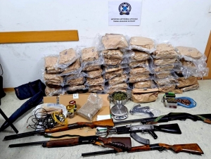 Αργολίδα: Είχαν μετατρέψει αγροικία σε οπλοστάσιο και αποθήκη ναρκωτικών - Έτσι εξαρθρώθηκε η εγκληματική οργάνωση (εικόνες)