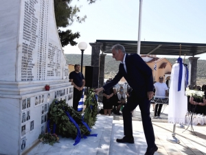 &Gamma;&kappa;&iota;ό&lambda;&alpha;&sigmaf;: &Eta; &kappa;&tau;&eta;&nu;&omega;&delta;ί&alpha; &tau;&omega;&nu; &nu;&alpha;&zeta;&iota;&sigma;&tau;ώ&nu; &mu;&alpha;&sigmaf; &kappa;&alpha;&lambda;&epsilon;ί &sigma;&epsilon; &epsilon;&pi;&alpha;&gamma;&rho;ύ&pi;&nu;&eta;&sigma;&eta; (&beta;ί&nu;&tau;&epsilon;&omicron;)