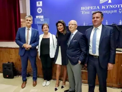 &Alpha;&rho;&kappa;&alpha;&delta;ί&alpha;: &Sigma;&tau;&eta; &beta;ό&rho;&epsilon;&iota;&alpha; &Kappa;&upsilon;&nu;&omicron;&upsilon;&rho;ί&alpha; &eta; &Gamma;&iota;ά&nu;&nu;&alpha; &Alpha;&gamma;&gamma;&epsilon;&lambda;&omicron;&pi;&omicron;ύ&lambda;&omicron;&upsilon;-&Delta;&alpha;&sigma;&kappa;&alpha;&lambda;ά&kappa;&eta; &gamma;&iota;&alpha; &tau;&omicron; &pi;&rho;ό&gamma;&rho;&alpha;&mu;&mu;&alpha; &zeta;&omega;ή&sigmaf; (&beta;ί&nu;&tau;&epsilon;&omicron;)