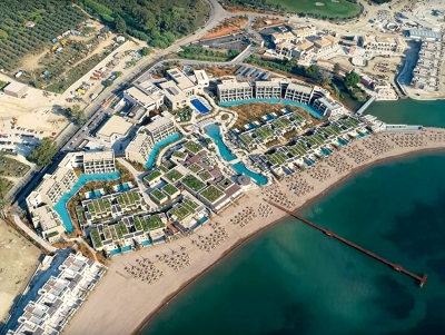 &Mu;&epsilon;&sigma;&sigma;&eta;&nu;ί&alpha;: &Epsilon;&nu;&tau;&upsilon;&pi;&omega;&sigma;&iota;&alpha;&kappa;έ&sigmaf; &epsilon;&iota;&kappa;ό&nu;&epsilon;&sigmaf; &alpha;&pi;ό &tau;&omicron; &laquo;W Costa Navarino&raquo; - Ά&nu;&omicron;&iota;&xi;&epsilon; &tau;&iota;&sigmaf; &pi;ύ&lambda;&epsilon;&sigmaf; &tau;&omicron;&upsilon; &kappa;&alpha;&iota; &laquo;&zeta;&alpha;&lambda;ί&zeta;&epsilon;&iota;&raquo; (&beta;ί&nu;&tau;&epsilon;&omicron;)