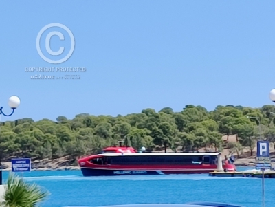 &Tau;&alpha; &laquo;Aero Catamaran&raquo; &sigma;&tau;&omicron;&nu; &Alpha;&rho;&gamma;&omicron;&sigma;&alpha;&rho;&omega;&nu;&iota;&kappa;ό &kappa;&alpha;&iota; &sigma;&tau;&eta;&nu; &Epsilon;&rho;&mu;&iota;ό&nu;&eta; (&beta;ί&nu;&tau;&epsilon;&omicron;, &epsilon;&iota;&kappa;ό&nu;&epsilon;&sigmaf;)
