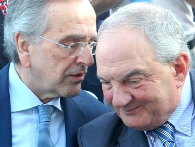 &Sigma;&alpha;&mu;&alpha;&rho;ά&sigmaf;, &Kappa;&alpha;&rho;&alpha;&mu;&alpha;&nu;&lambda;ή&sigmaf;, &Beta;&alpha;&sigma;&iota;&lambda;ό&pi;&omicron;&upsilon;&lambda;&omicron;&sigmaf;: &Eta; &tau;&rho;&iota;&pi;&lambda;ή &kappa;ί&nu;&eta;&sigma;&eta; &pi;&omicron;&upsilon; &laquo;&delta;&omicron;&nu;&epsilon;ί&raquo; &tau;&eta;&nu; &Kappa;&alpha;&lambda;&alpha;&mu;ά&tau;&alpha; &kappa;&alpha;&iota; &tau;&omicron;&nu; &laquo;&Mu;&omega;&rho;&iota;ά&raquo;