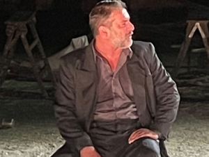 &Epsilon;&pi;ί&delta;&alpha;&upsilon;&rho;&omicron;&sigmaf;: &Eta; &Beta;&alpha;&nu;&delta;ή, &eta; &alpha;&pi;&omicron;&theta;έ&omega;&sigma;&eta; &sigma;&tau;&omicron;&nu; &Mu;&pi;&iota;&sigma;&mu;&pi;ί&kappa;&eta; &kappa;&alpha;&iota; &eta; &gamma;ά&tau;&alpha; &sigma;&tau;&eta;&nu;&hellip; &Alpha;&nu;&tau;&iota;&gamma;ό&nu;&eta; (&beta;ί&nu;&tau;&epsilon;&omicron;, &epsilon;&iota;&kappa;ό&nu;&epsilon;&sigmaf;)