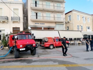Φωτιά σε κατάστημα εστίασης στον Πόρο – Μεγάλες ζημιές στην επιχείρηση (εικόνες)
