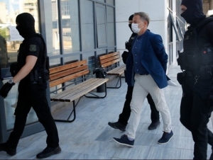 &Alpha;&pi;&omicron;&phi;&upsilon;&lambda;&alpha;&kappa;ί&sigma;&tau;&eta;&kappa;&epsilon; &omicron; &Delta;&eta;&mu;ή&tau;&rho;&eta;&sigmaf; &Lambda;&iota;&gamma;&nu;ά&delta;&eta;&sigmaf;, &mu;&epsilon;&tau;ά &tau;&eta;&nu; &kappa;&alpha;&tau;&alpha;&delta;ί&kappa;&eta; &tau;&omicron;&upsilon; &sigma;&epsilon; 12 &chi;&rho;ό&nu;&iota;&alpha; &gamma;&iota;&alpha; &delta;ύ&omicron; &beta;&iota;&alpha;&sigma;&mu;&omicron;ύ&sigmaf; (video)