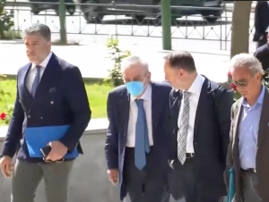 Novartis: &Sigma;&tau;&omicron; &Epsilon;&iota;&delta;&iota;&kappa;ό &Delta;&iota;&kappa;&alpha;&sigma;&tau;ή&rho;&iota;&omicron; &pi;&alpha;&rho;&alpha;&pi;έ&mu;&pi;&omicron;&nu;&tau;&alpha;&iota; &Pi;&alpha;&pi;&alpha;&gamma;&gamma;&epsilon;&lambda;ό&pi;&omicron;&upsilon;&lambda;&omicron;&sigmaf; &kappa;&alpha;&iota; &Tau;&omicron;&upsilon;&lambda;&omicron;&upsilon;&pi;ά&kappa;&eta; (&beta;ί&nu;&tau;&epsilon;&omicron;)