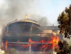 &Mu;&alpha;ί&nu;&epsilon;&tau;&alpha;&iota; &eta; &phi;&omega;&tau;&iota;ά &sigma;&epsilon; &Gamma;&lambda;&upsilon;&phi;ά&delta;&alpha; &kappa;&alpha;&iota; &Beta;&omicron;ύ&lambda;&alpha; ό&pi;&omicron;&upsilon; έ&chi;&omicron;&upsilon;&nu; &kappa;&alpha;&epsilon;ί &sigma;&pi;ί&tau;&iota;&alpha;- &Nu;έ&alpha; &phi;&omega;&tau;&iota;ά &sigma;&tau;&omicron;&nu; &Kappa;&omicron;&upsilon;&beta;&alpha;&rho;ά