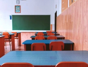 &Sigma;&upsilon;&nu;&epsilon;&chi;ί&zeta;&epsilon;&tau;&alpha;&iota; &eta; &alpha;&pi;&epsilon;&rho;&gamma;ί&alpha;-&alpha;&pi;&omicron;&chi;ή &tau;&omega;&nu; &epsilon;&kappa;&pi;&alpha;&iota;&delta;&epsilon;&upsilon;&tau;&iota;&kappa;ώ&nu; &pi;&rho;&omega;&tau;&omicron;&beta;ά&theta;&mu;&iota;&alpha;&sigmaf; &epsilon;&kappa;&pi;&alpha;ί&delta;&epsilon;&upsilon;&sigma;&eta;&sigmaf;