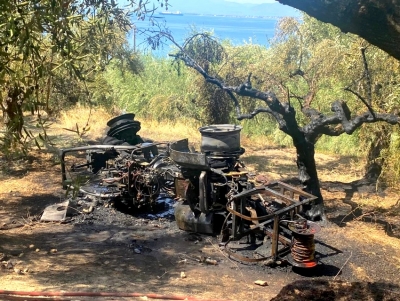 &Tau;&rho;&alpha;&gamma;&omega;&delta;ί&alpha; &sigma;&tau;&eta; &Mu;&epsilon;&sigma;&sigma;&eta;&nu;ί&alpha;: Ά&nu;&delta;&rho;&alpha;&sigmaf; &kappa;&alpha;&tau;&alpha;&pi;&lambda;&alpha;&kappa;ώ&theta;&eta;&kappa;&epsilon; &alpha;&pi;ό &tau;&rho;&alpha;&kappa;&tau;έ&rho; &pi;&omicron;&upsilon; &pi;ή&rho;&epsilon; &phi;&omega;&tau;&iota;ά (&epsilon;&iota;&kappa;ό&nu;&epsilon;&sigmaf;)
