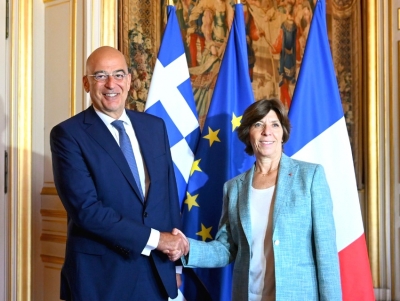 &Tau;&omicron; &Nu;&alpha;ύ&pi;&lambda;&iota;&omicron; &kappa;&alpha;&iota; &eta; &pi;&lambda;&alpha;&tau;&epsilon;ί&alpha; &tau;&omega;&nu; &Gamma;ά&lambda;&lambda;&omega;&nu; &Phi;&iota;&lambda;&epsilon;&lambda;&lambda;ή&nu;&omega;&nu; &sigma;&tau;&omicron; &epsilon;&pi;ί&kappa;&epsilon;&nu;&tau;&rho;&omicron; &tau;&eta;&sigmaf; &sigma;&upsilon;&nu;ά&nu;&tau;&eta;&sigma;&eta;&sigmaf; &Delta;έ&nu;&delta;&iota;&alpha;-&Kappa;&omicron;&lambda;&omicron;&nu;ά (&beta;ί&nu;&tau;&epsilon;&omicron;, &epsilon;&iota;&kappa;ό&nu;&epsilon;&sigmaf;)