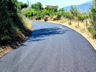 Έ&pi;&epsilon;&sigma;&epsilon; ά&sigma;&phi;&alpha;&lambda;&tau;&omicron;&sigmaf; &sigma;&tau;&omicron; &Rho;ά&delta;&omicron;, &alpha;&kappa;&omicron;&lambda;&omicron;&upsilon;&theta;&omicron;ύ&nu; ά&lambda;&lambda;&epsilon;&sigmaf; &kappa;&omicron;&iota;&nu;ό&tau;&eta;&tau;&epsilon;&sigmaf; (&epsilon;&iota;&kappa;ό&nu;&epsilon;&sigmaf;)