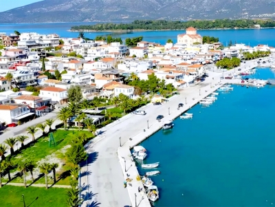 &Omicron; &Delta;ή&mu;&omicron;&sigmaf; &Epsilon;&rho;&mu;&iota;&omicron;&nu;ί&delta;&alpha;&sigmaf; &kappa;&alpha;&lambda;&epsilon;ί &tau;&omicron;&nu; &kappa;ό&sigma;&mu;&omicron; &nu;&alpha; &tau;&iota;&mu;ή&sigma;&epsilon;&iota; &tau;&eta; &laquo;&gamma;&iota;&omicron;&rho;&tau;ή &tau;&omicron;&upsilon; &psi;&alpha;&rho;ά&raquo; &sigma;&tau;&eta;&nu; &Kappa;&omicron;&iota;&lambda;ά&delta;&alpha; (&epsilon;&iota;&kappa;ό&nu;&epsilon;&sigmaf;)