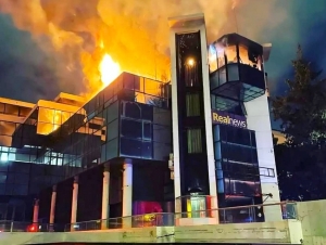 &Mu;&epsilon;&gamma;ά&lambda;&eta; &phi;&omega;&tau;&iota;ά &sigma;&tau;&iota;&sigmaf; &epsilon;&gamma;&kappa;&alpha;&tau;&alpha;&sigma;&tau;ά&sigma;&epsilon;&iota;&sigmaf; &tau;&omicron;&upsilon; Real &tau;&alpha; &xi;&eta;&mu;&epsilon;&rho;ώ&mu;&alpha;&tau;&alpha; &ndash; &Gamma;&iota;&alpha; &epsilon;&gamma;&kappa;&lambda;&eta;&mu;&alpha;&tau;&iota;&kappa;ή &epsilon;&nu;έ&rho;&gamma;&epsilon;&iota;&alpha; &mu;&iota;&lambda;ά&epsilon;&iota; &omicron; &Nu;ί&kappa;&omicron;&sigmaf; &Chi;&alpha;&tau;&zeta;&eta;&nu;&iota;&kappa;&omicron;&lambda;ά&omicron;&upsilon; (&beta;ί&nu;&tau;&epsilon;&omicron;, &epsilon;&iota;&kappa;ό&nu;&epsilon;&sigmaf;)