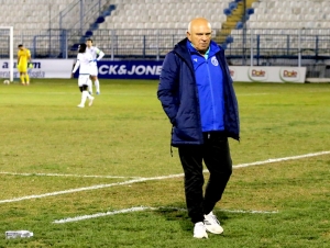 &Omicron; &rho;έ&kappa;&omicron;&rho;&nu;&tau;&alpha;&mu; &Beta;&alpha;&zeta;ά&kappa;&alpha;&sigmaf; &kappa;&alpha;&iota; &laquo;&tau;&omicron; &pi;&omicron;&delta;ό&sigma;&phi;&alpha;&iota;&rho;&omicron; &epsilon;ί&nu;&alpha;&iota; &tau;ό&sigma;&omicron; &kappa;&alpha;&theta;&alpha;&rho;ό ό&sigma;&omicron; &epsilon;ί&nu;&alpha;&iota; &beta;&rho;ώ&mu;&iota;&kappa;&omicron;&raquo; (&beta;ί&nu;&tau;&epsilon;&omicron;, &epsilon;&iota;&kappa;ό&nu;&epsilon;&sigmaf;)